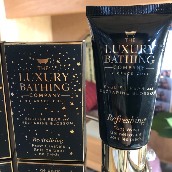 Gift Set - Picture 2 of 3